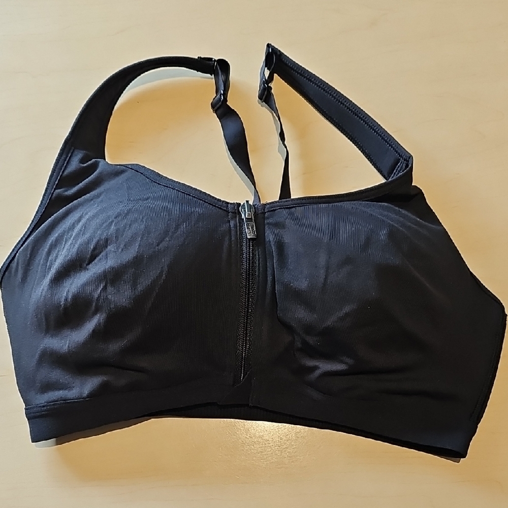 Victoria's Secret Sport Knockout Black Sports Bra in 34D